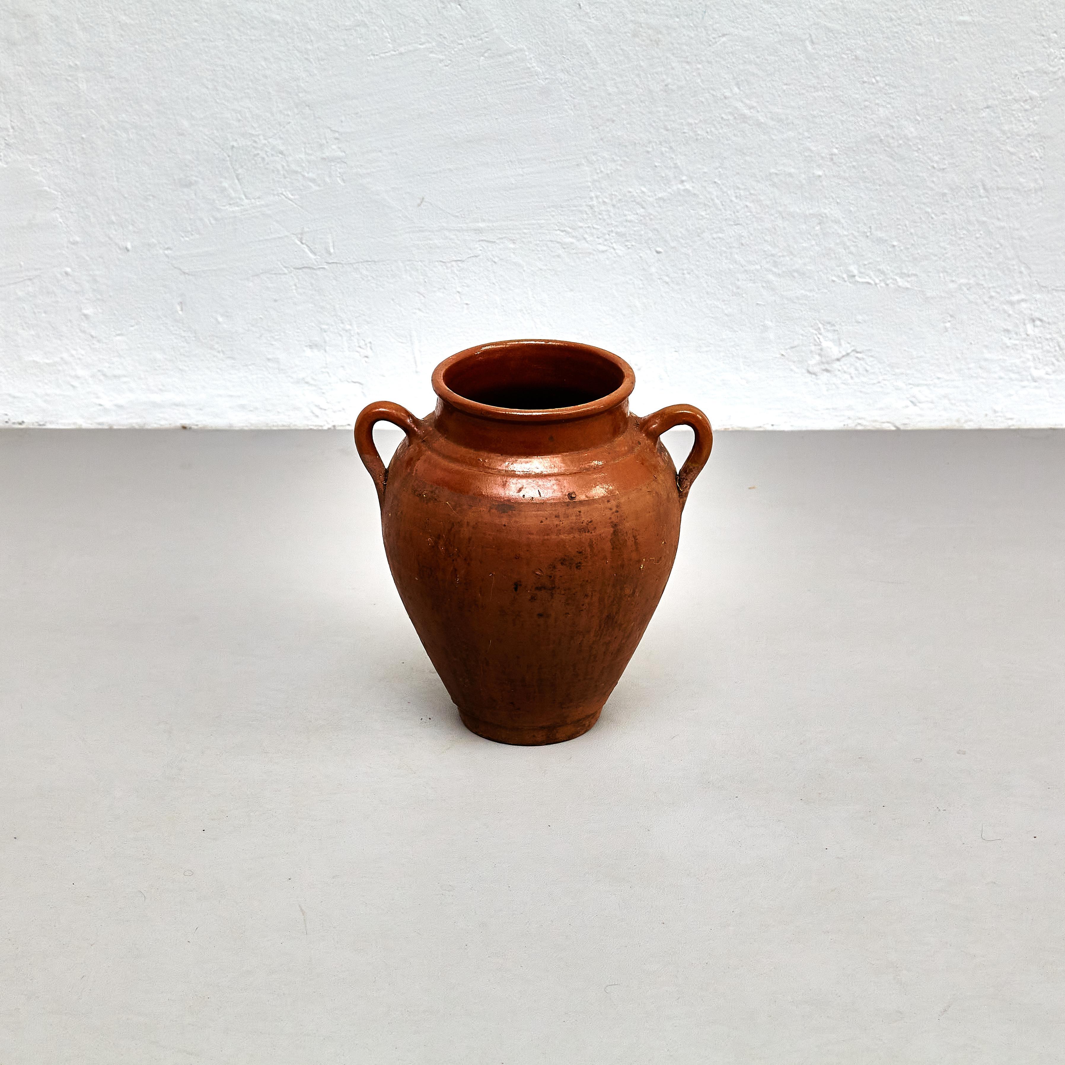 Early 20th Century Traditional Spanish Ceramic Vase For Sale 2