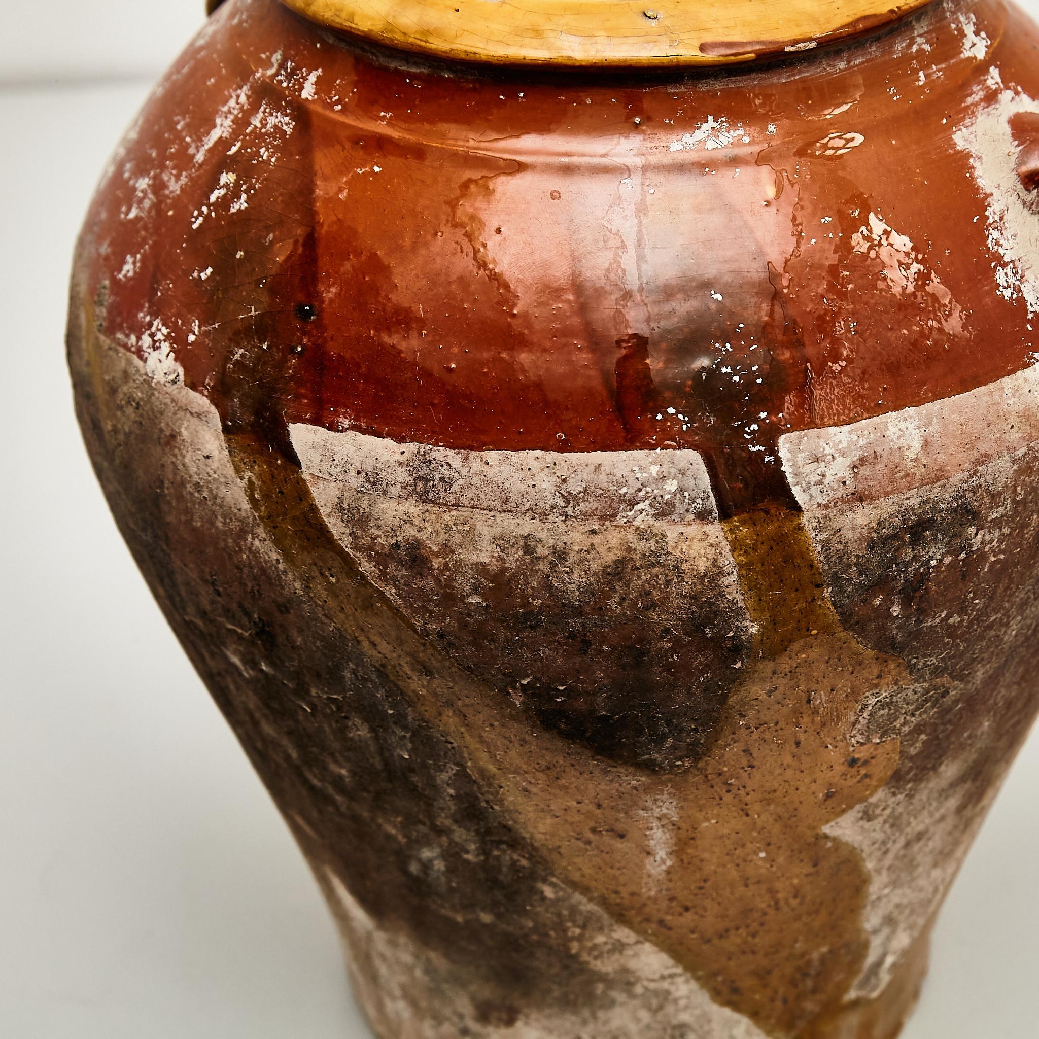 Early 20th Century Traditional Spanish Ceramic Vase For Sale 3