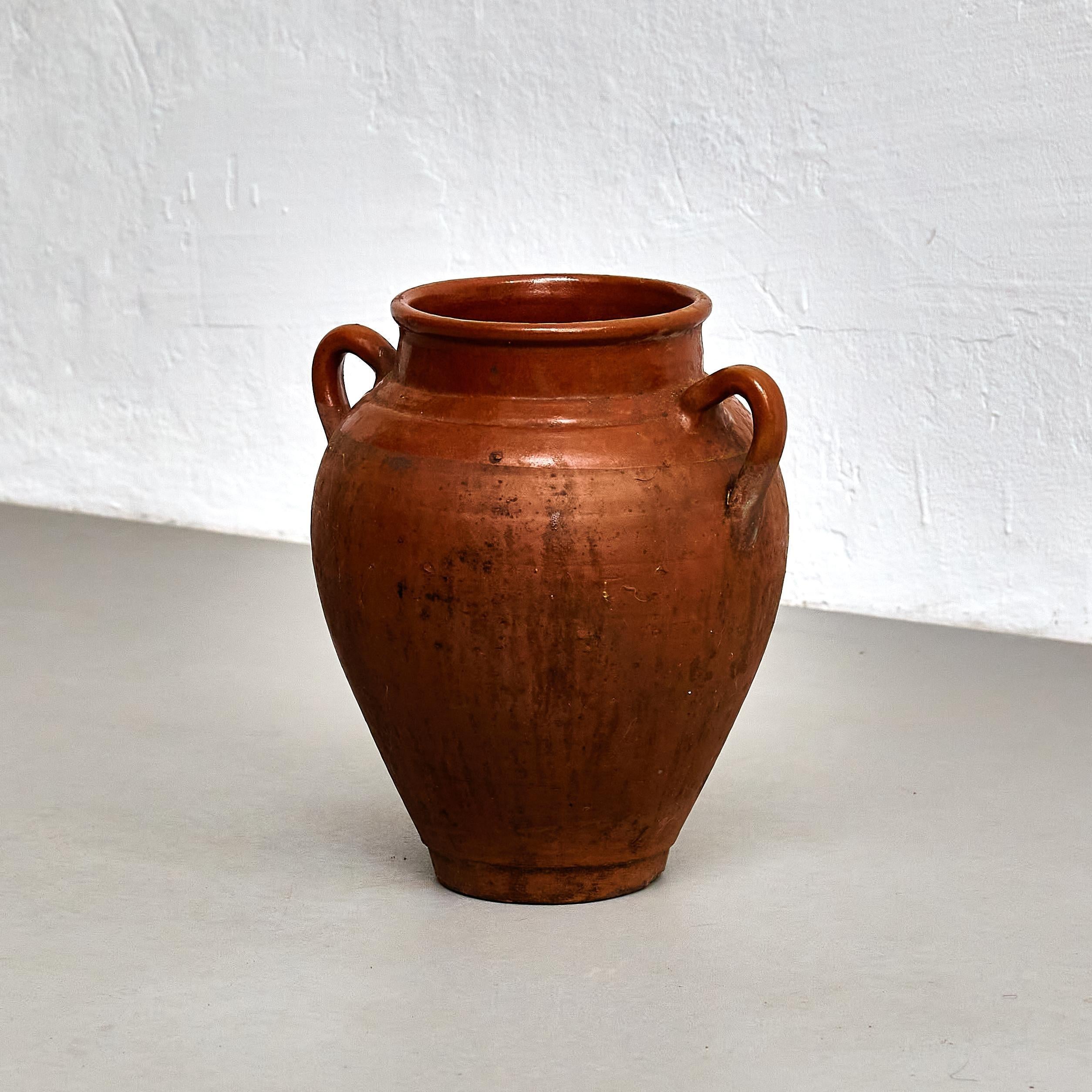 Early 20th Century Traditional Spanish Ceramic Vase For Sale 3