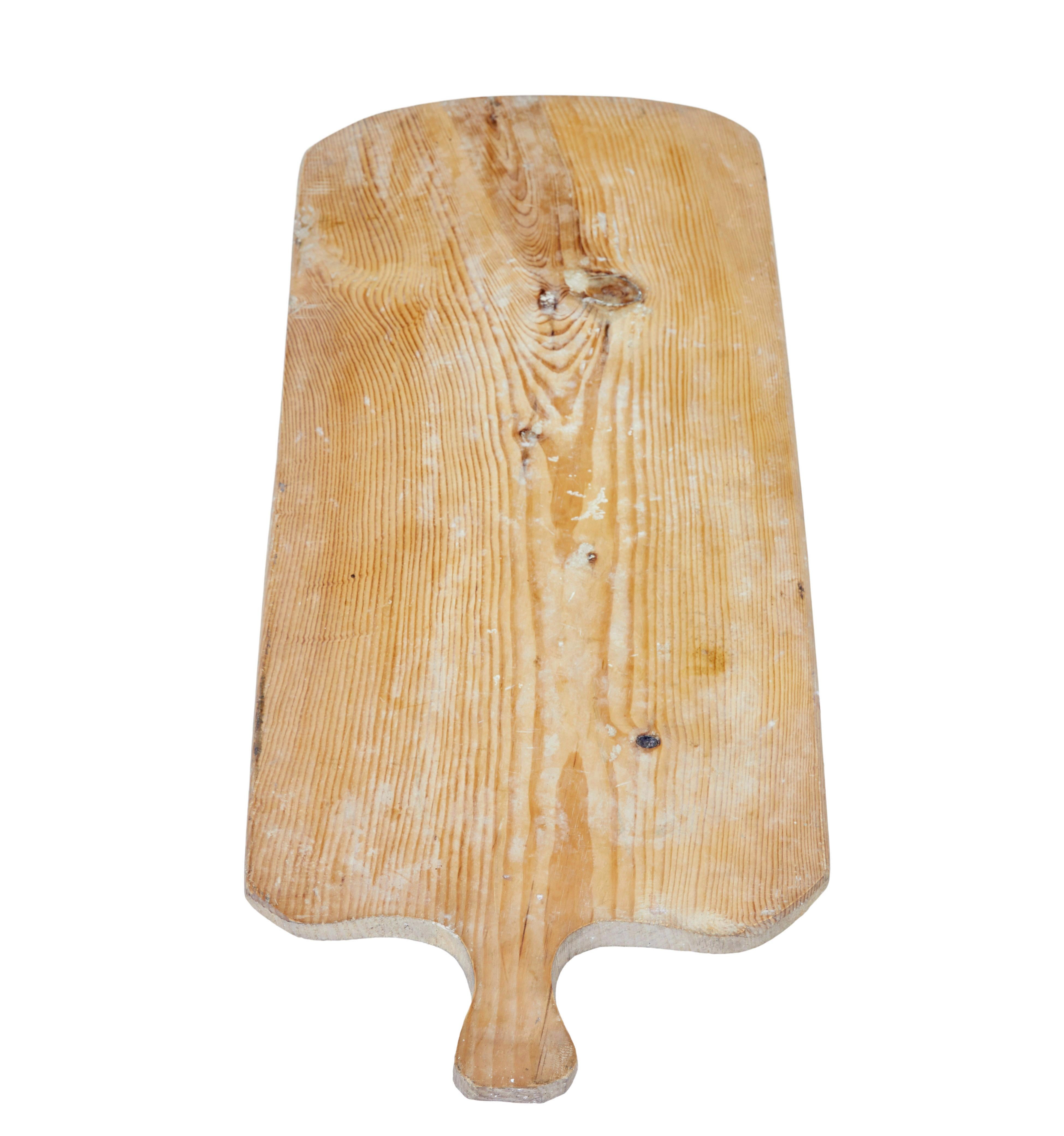 Tablero de pino tradicional sueco de principios del siglo XX Rústico en venta