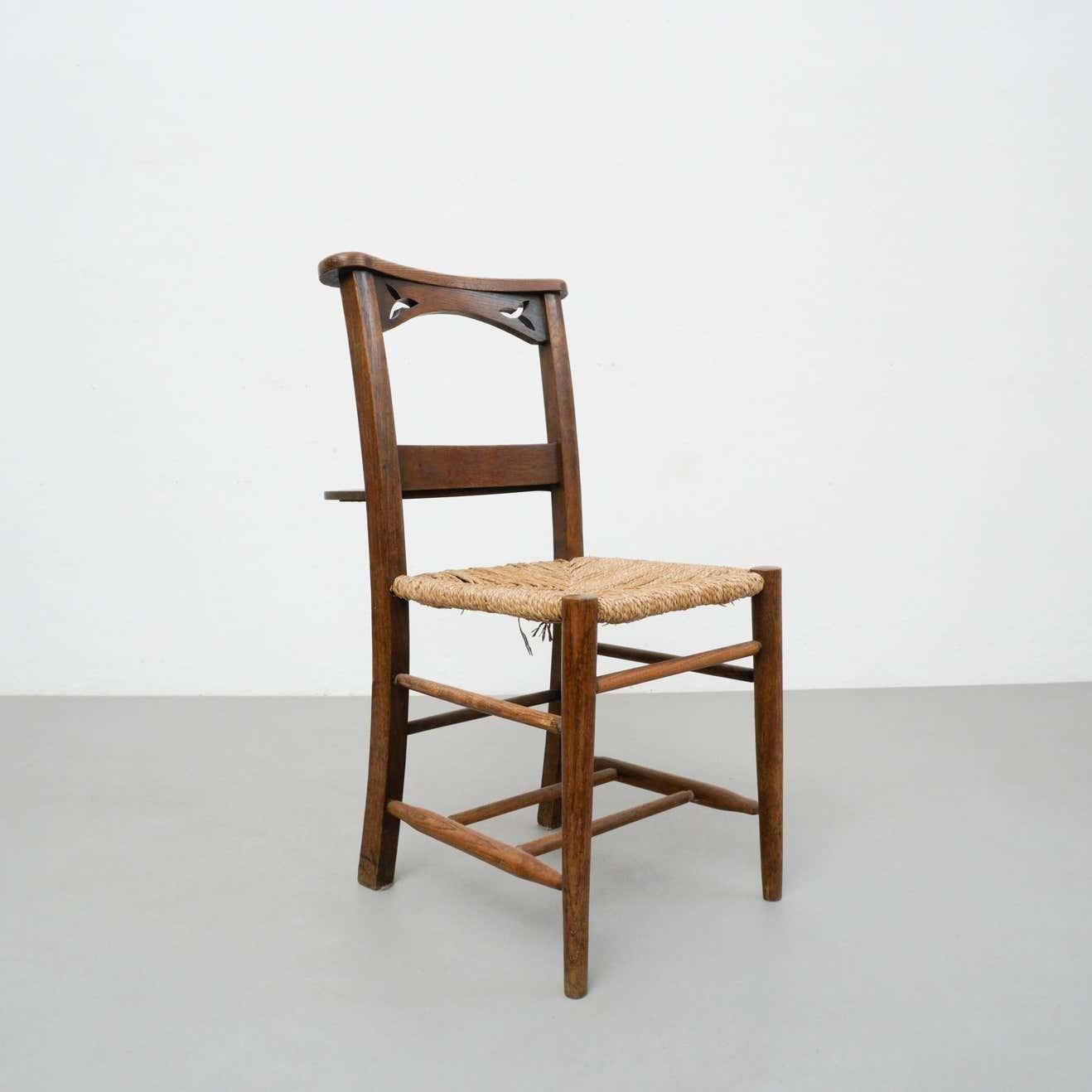 Mid-Century Modern Early 20th Century Traditional Wood and Rattan Church Chair For Sale
