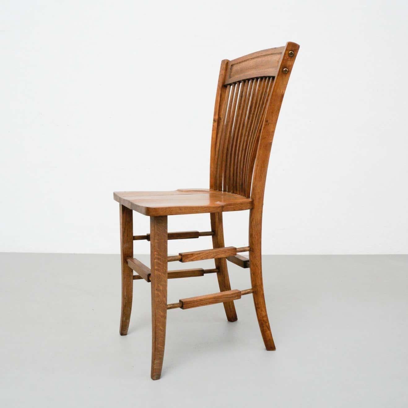 Early 20th Century, Traditional Wood Chair In Fair Condition For Sale In Barcelona, Barcelona