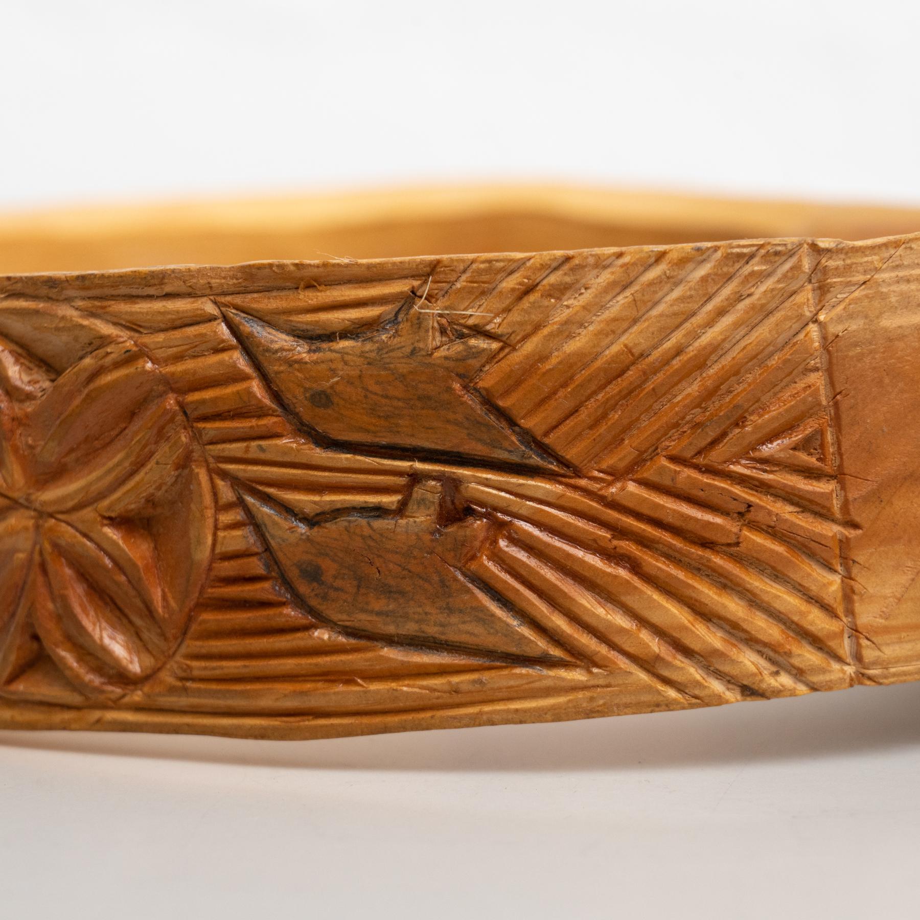 Traditionelle geschnitzte Cowbell aus Holz des frühen 20. Jahrhunderts, primitive Hirtenkunst im Angebot 10