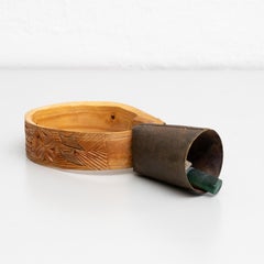 Début du 20e siècle Cloche à vache traditionnelle en bois, pastorale et primitive, sculptée