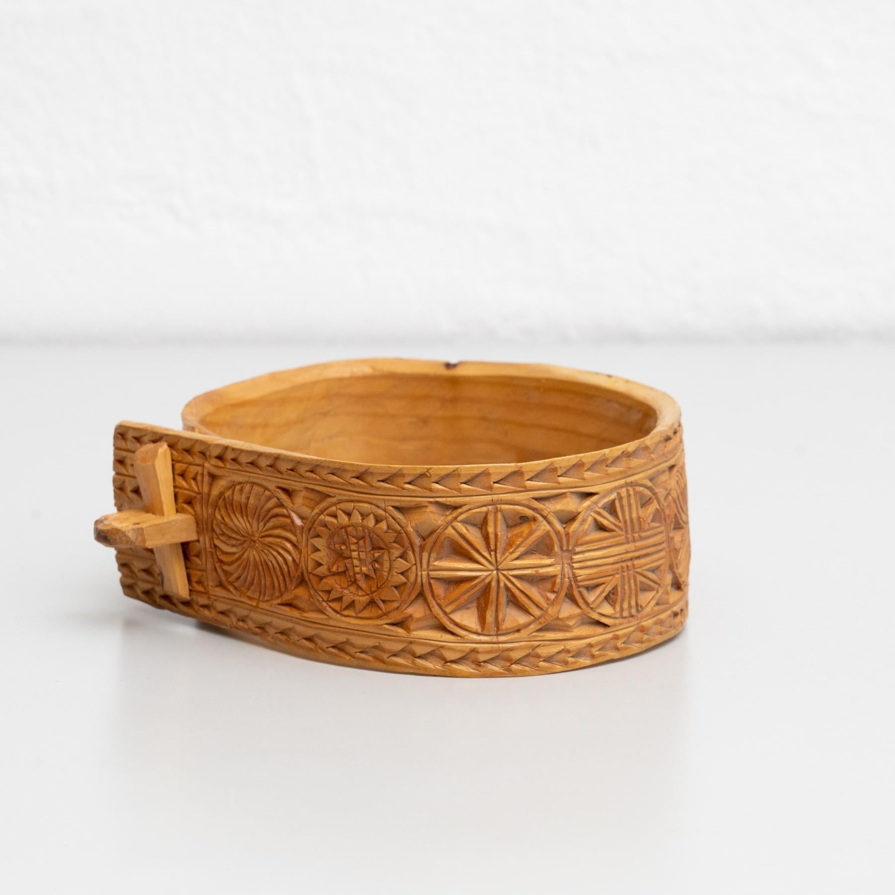 Mid-Century Modern Early 20th Century Traditional Wooden Pastoral Primitive Carved Cowbell Support For Sale