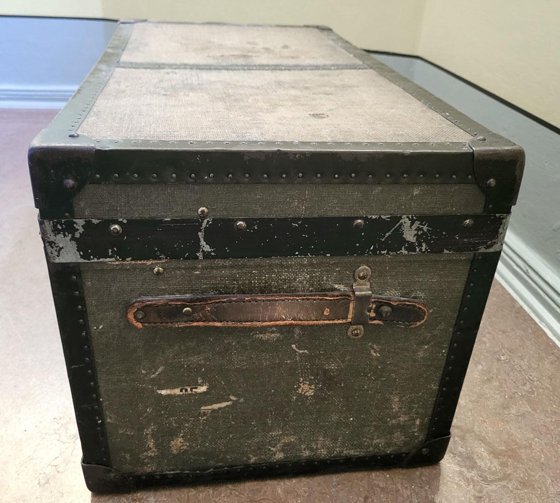 Early 20th Century Travel Suitcase Chest Box Canvas Trunk Art Déco In Fair Condition For Sale In Berlin, DE