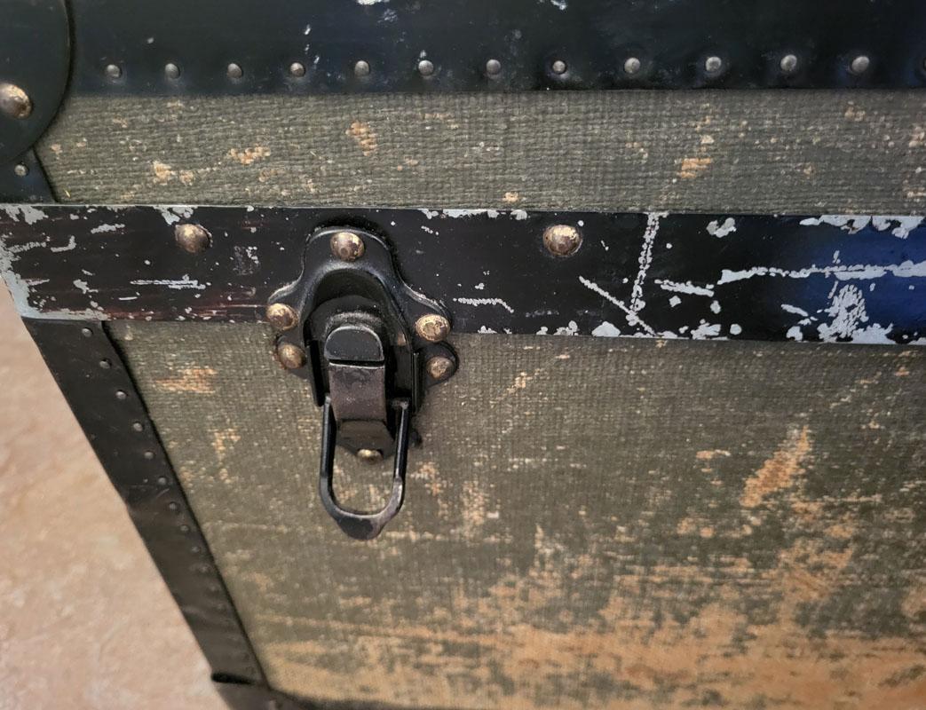 Early 20th Century Travel Suitcase Chest Box Canvas Trunk Art Déco For Sale 2