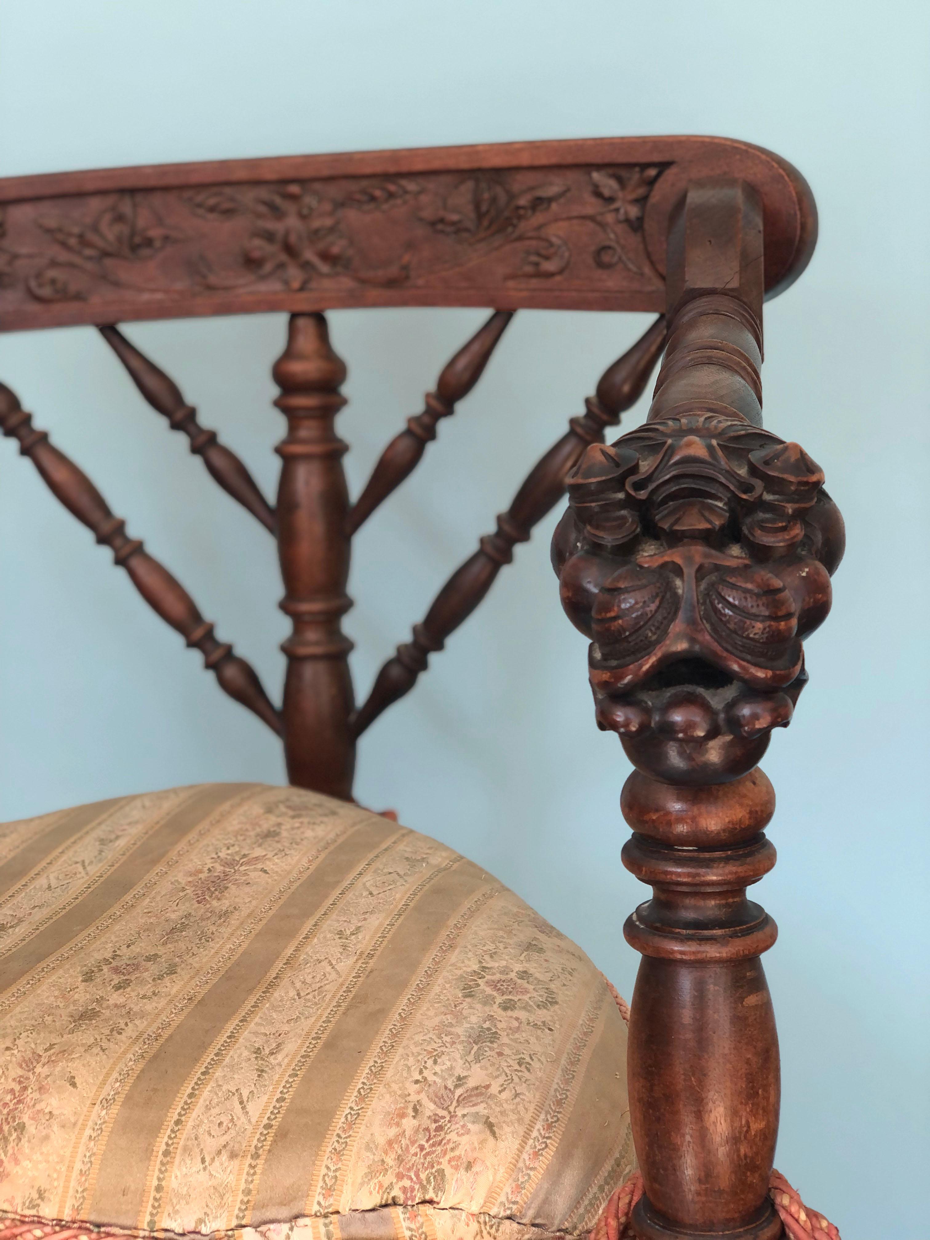 Gillows UK Early 20th Century Triangular Carved Corner Chair In Good Condition For Sale In Bjuråker, SE