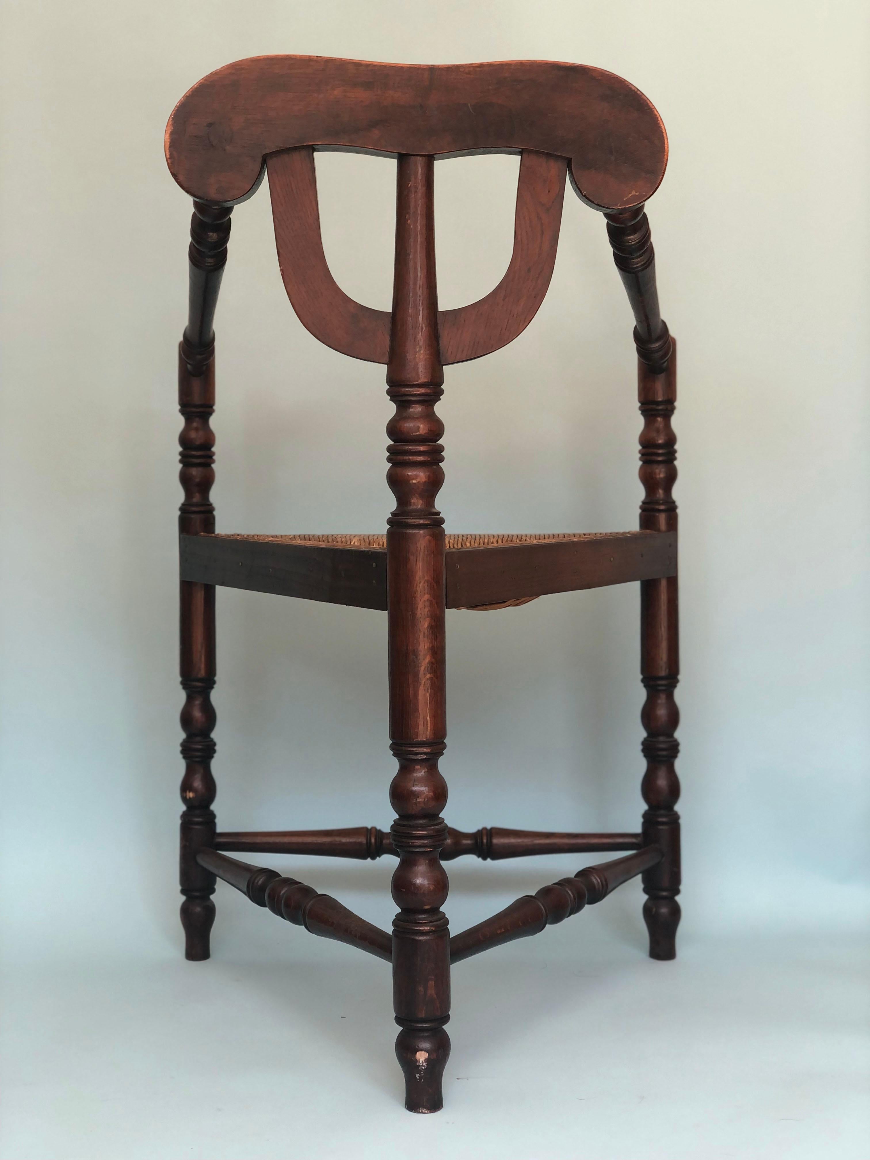 Early 20th Century Triangular Corner Chair United Kingdom In Good Condition In Bjuråker, SE