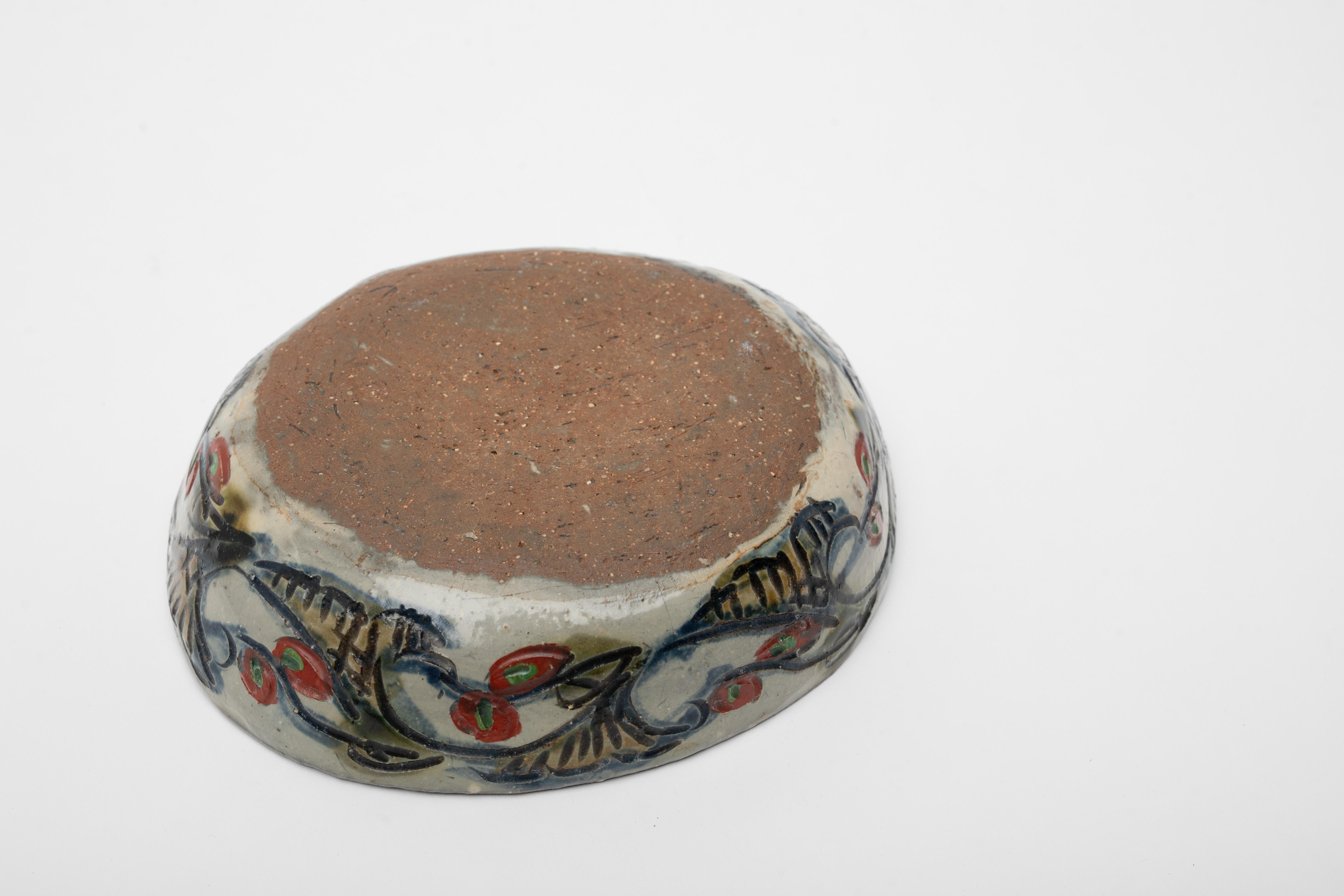 Tsuboya-ya-yaki-Fischschale aus Keramik des frühen 20. Jahrhunderts Okinawa im Angebot 1