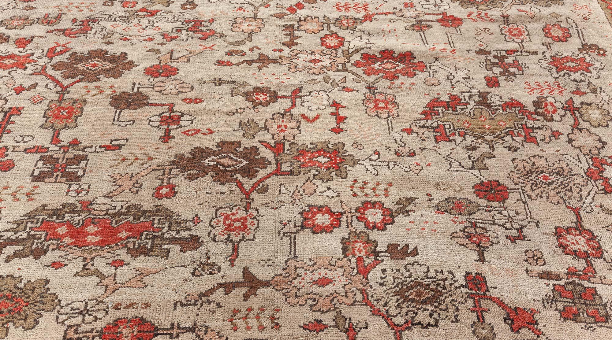 Early 20th Century Turkish Ghiordes Rug
Size: 10'3