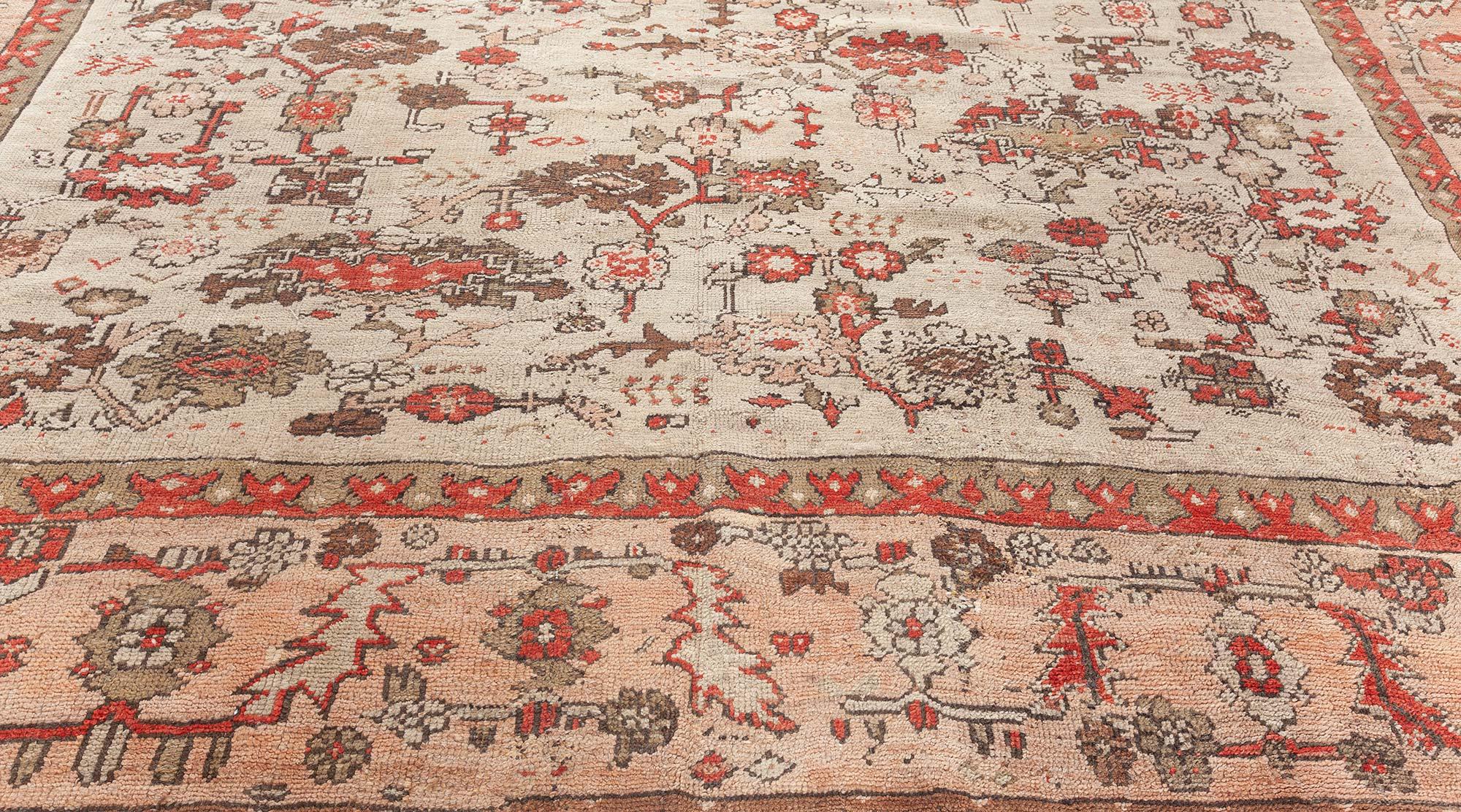 Early 20th Century Turkish Ghiordes Rug In Good Condition For Sale In New York, NY