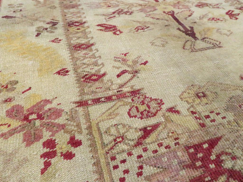 Türkischer Ghourdes-Akzentteppich aus dem frühen 20. (Persisch) im Angebot