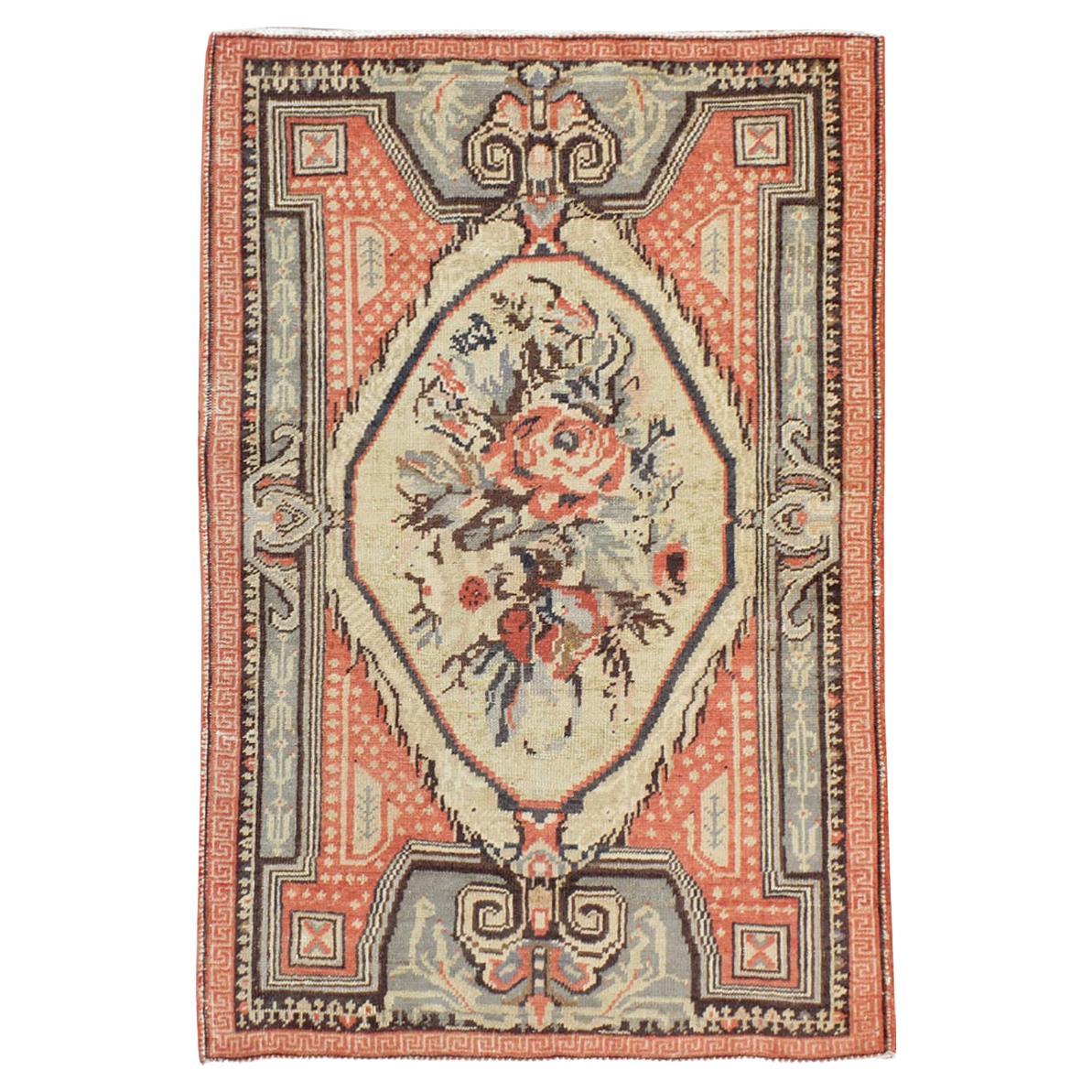 Alfombra turca de acento Ghourdes de principios del siglo XX