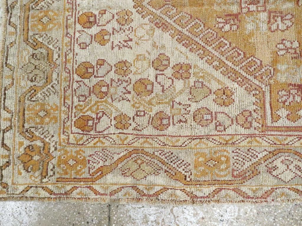 Annodato a mano Tappeto Ghourdes turco dei primi del Novecento in vendita