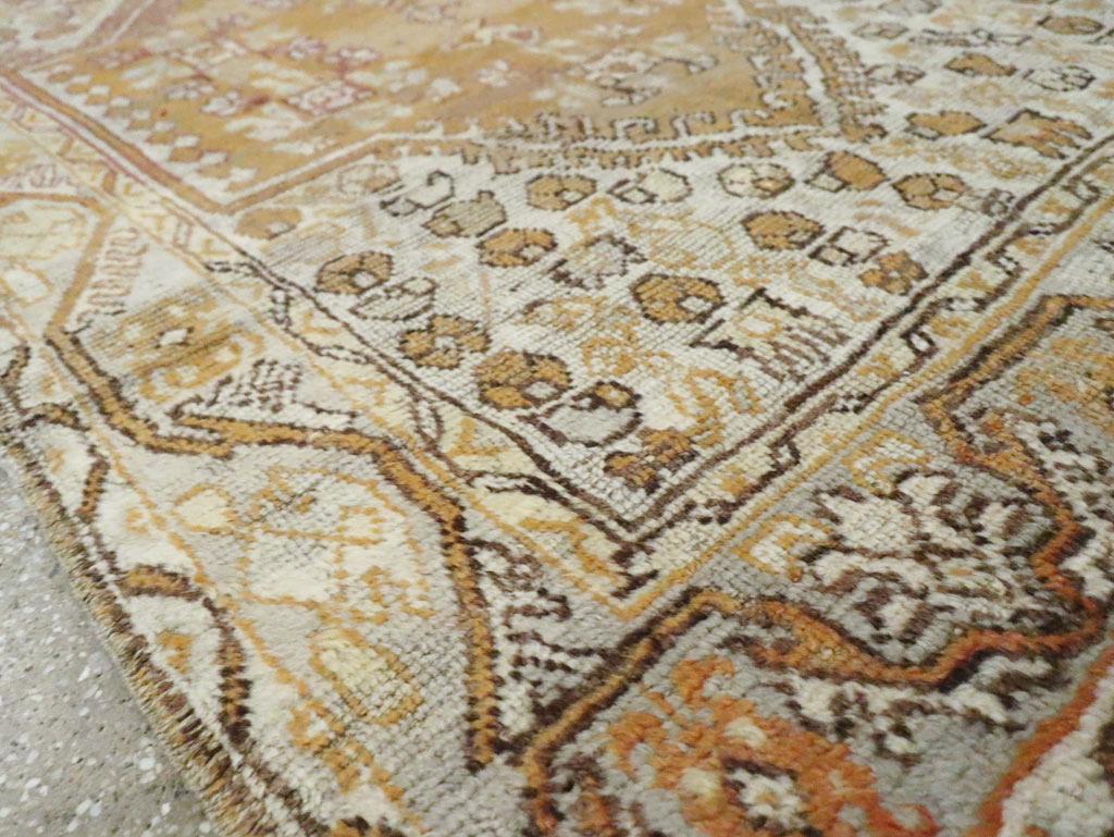 Tappeto Ghourdes turco dei primi del Novecento In condizioni ottime in vendita a New York, NY