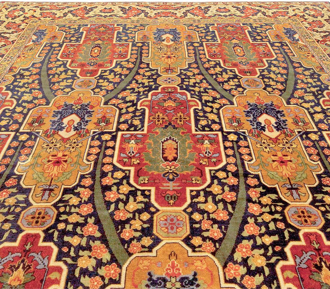 Early 20th century Turkish Hereke handmade rug
Size: 9'7