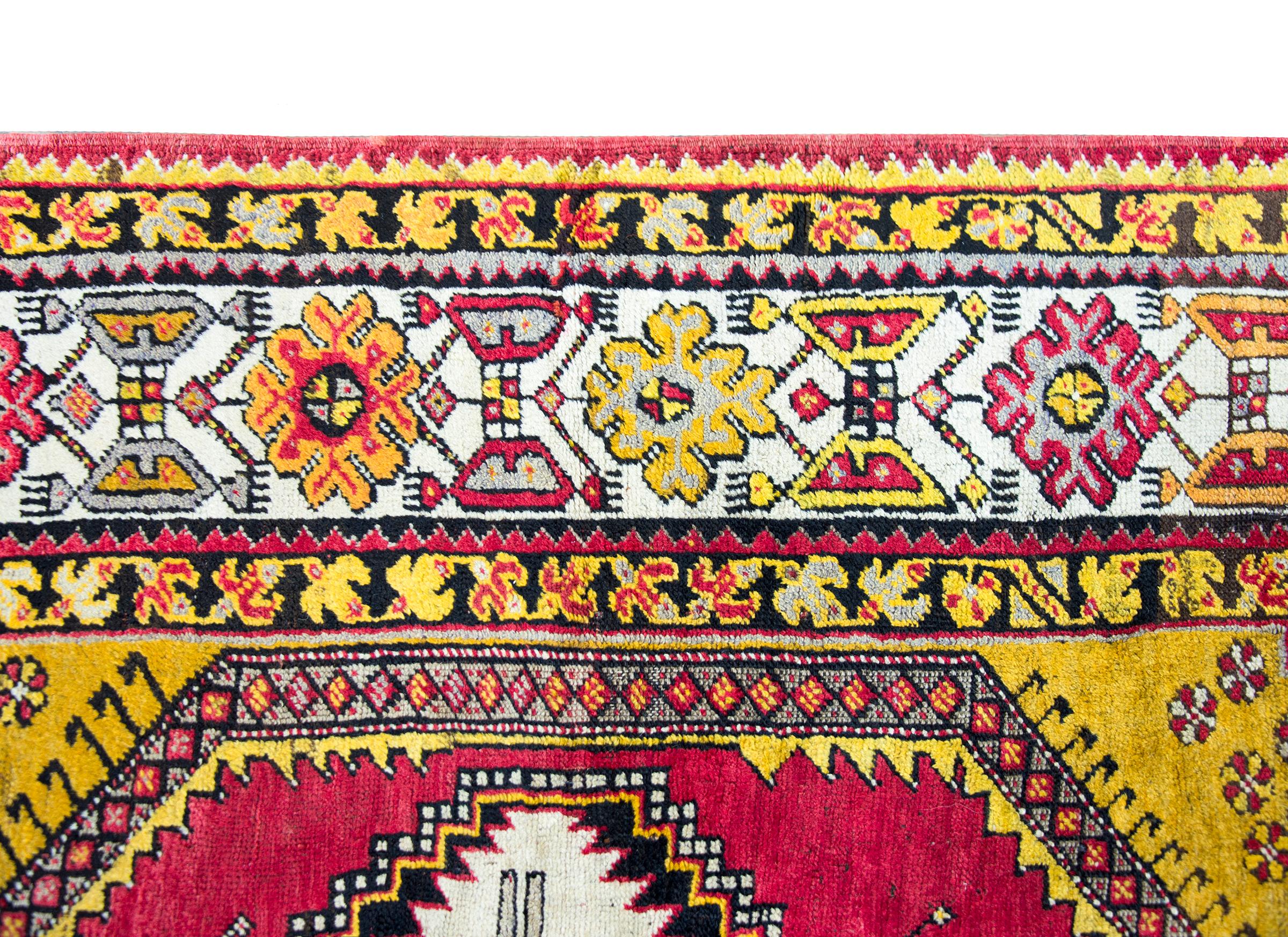 Türkischer Konya-Teppich des frühen 20. Jahrhunderts im Angebot 5
