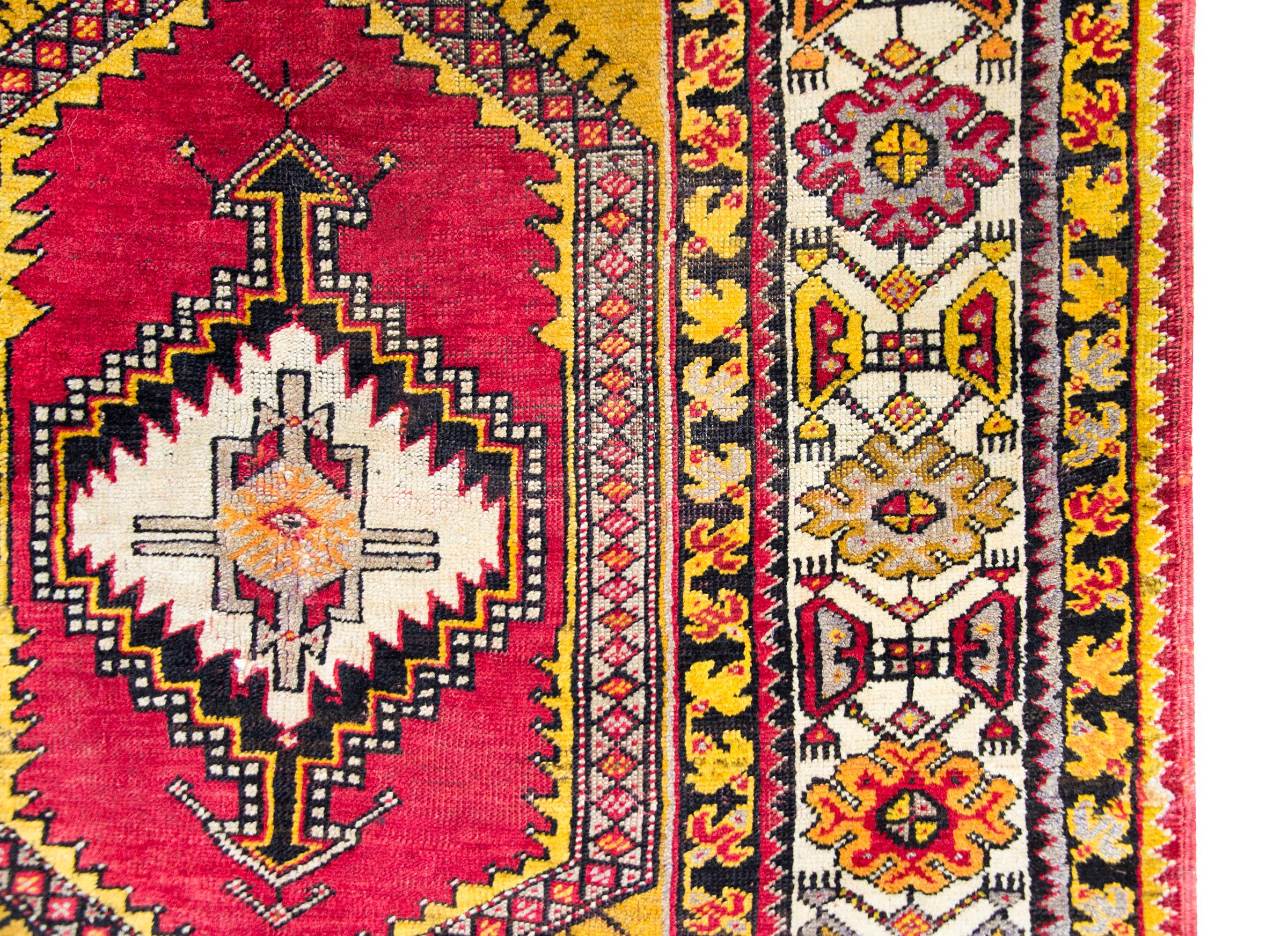 Türkischer Konya-Teppich des frühen 20. Jahrhunderts im Zustand „Gut“ im Angebot in Chicago, IL