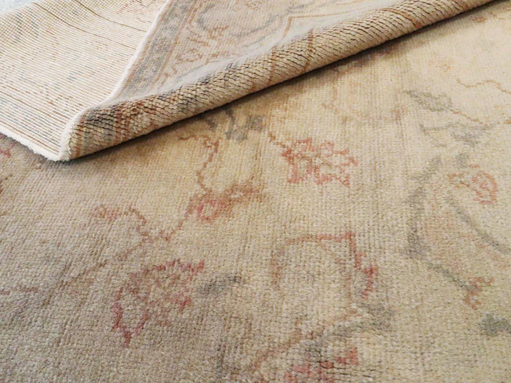 Early 20th Century Turkish Oushak Accent Carpet Lana en venta