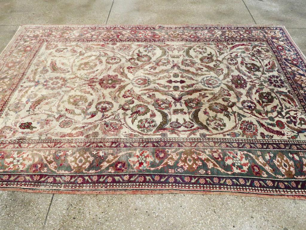 Noué à la main Early 20th Century Turkish Oushak Accent Rug en vente