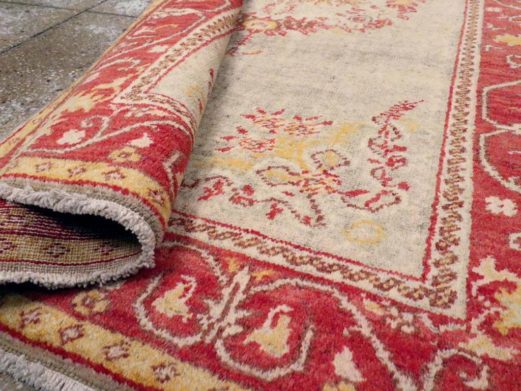 20ième siècle Tapis d'appoint turc Oushak du début du 20e siècle en vente