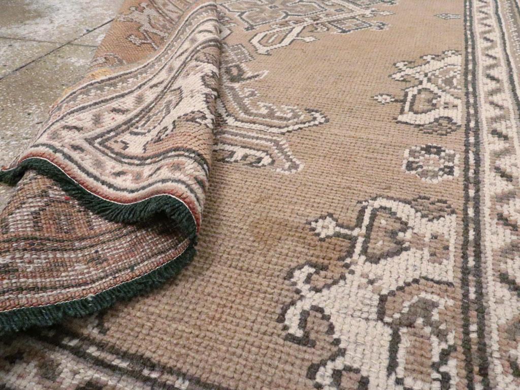 20ième siècle Tapis d'appoint turc Oushak du début du 20e siècle en vente