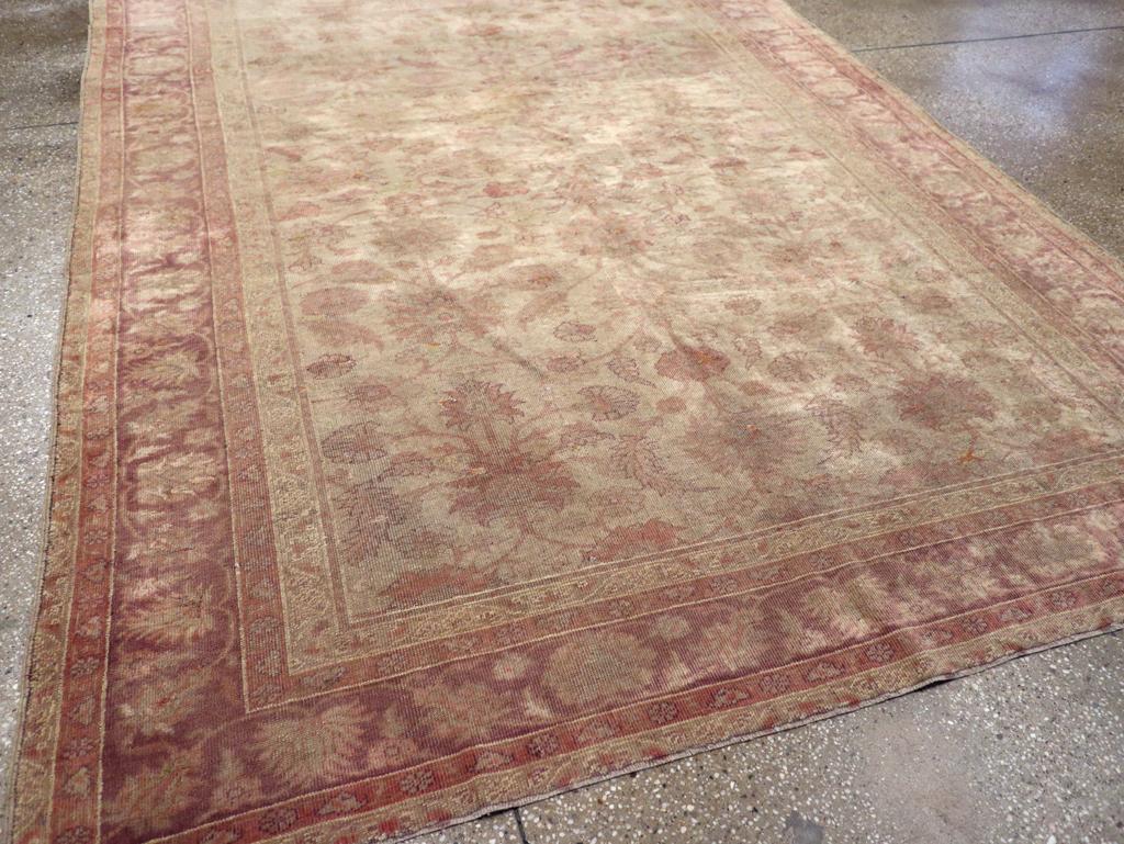 20ième siècle Early 20th Century Turkish Oushak Accent Rug en vente