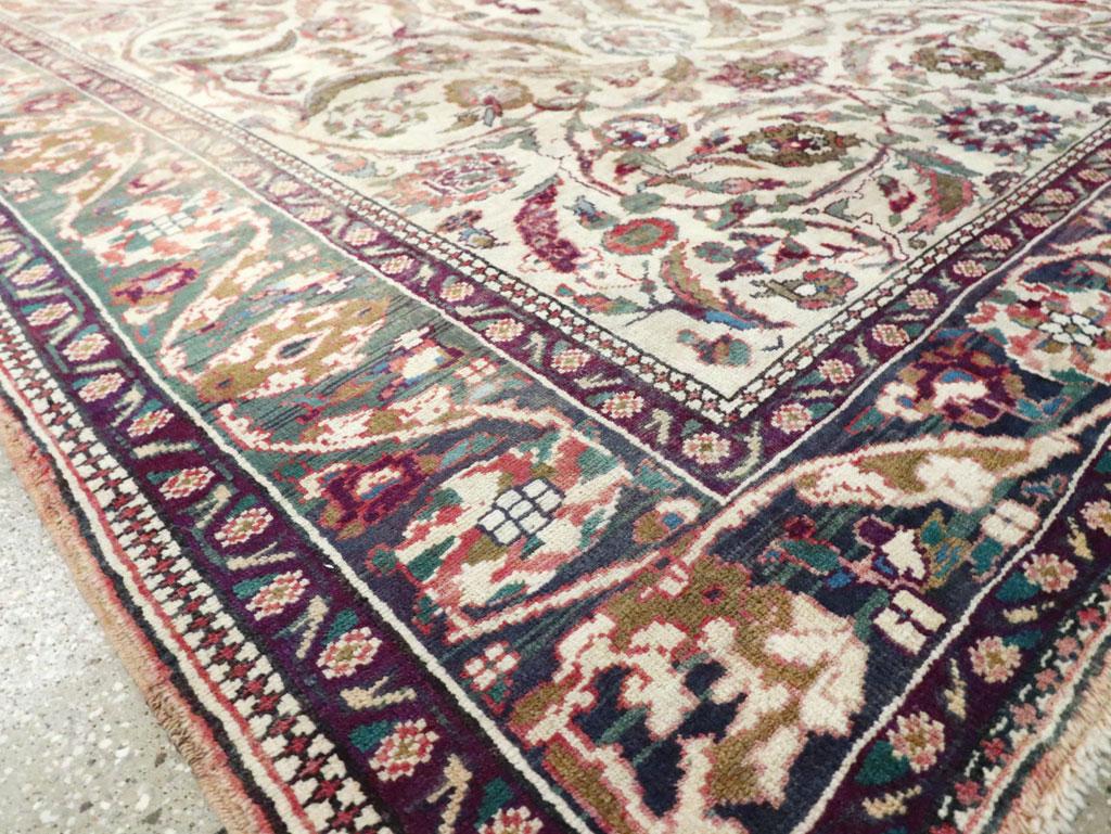 20ième siècle Early 20th Century Turkish Oushak Accent Rug en vente