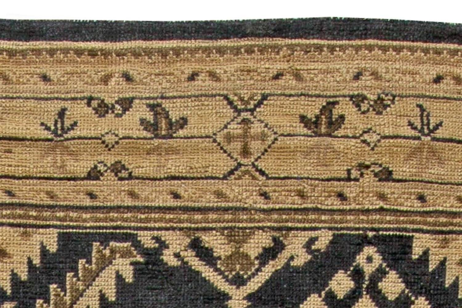 Early 20th Century Turkish Oushak Botanic Wool Rug In Good Condition For Sale In New York, NY