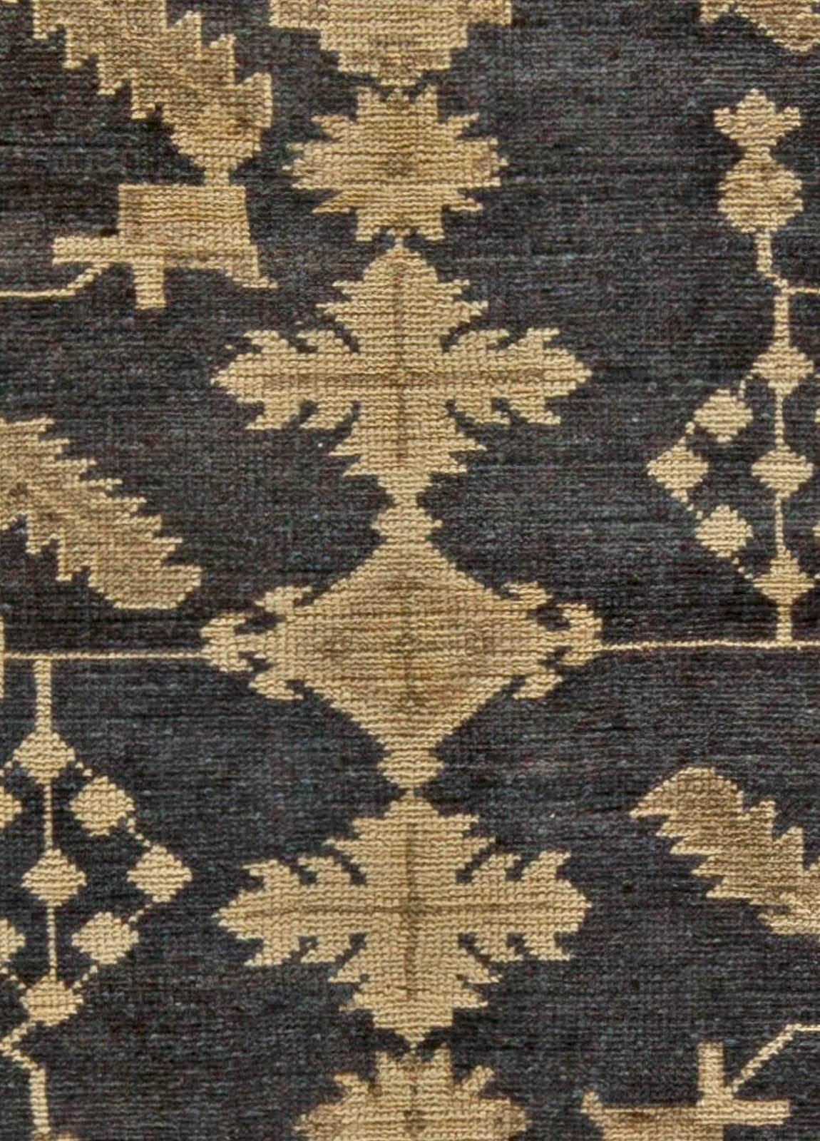 Early 20th century Turkish Oushak handmade rug
Size: 6'2