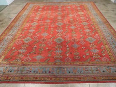 Galerie Shabab Collection Frühes 20. Jahrhundert Türkischer Oushak Großer Teppich