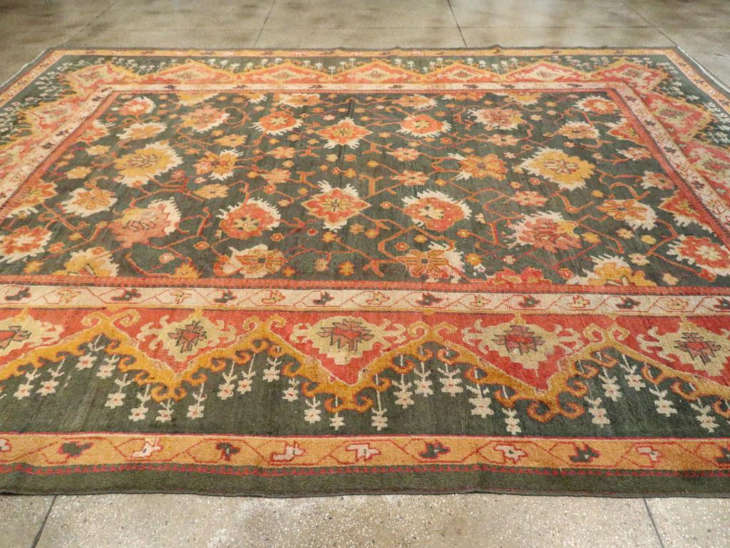 Early 20th Century Turkish Oushak Large Carpet In Excellent Condition For Sale In New York, NY