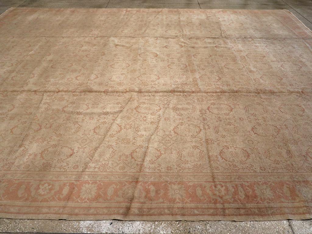 Noué à la main Grand tapis turc Oushak du début du 20e siècle en vente