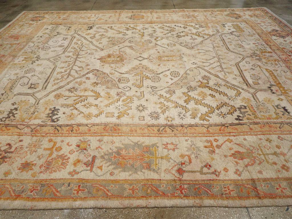 Early 20th Century Turkish Oushak Large Carpet In Excellent Condition For Sale In New York, NY