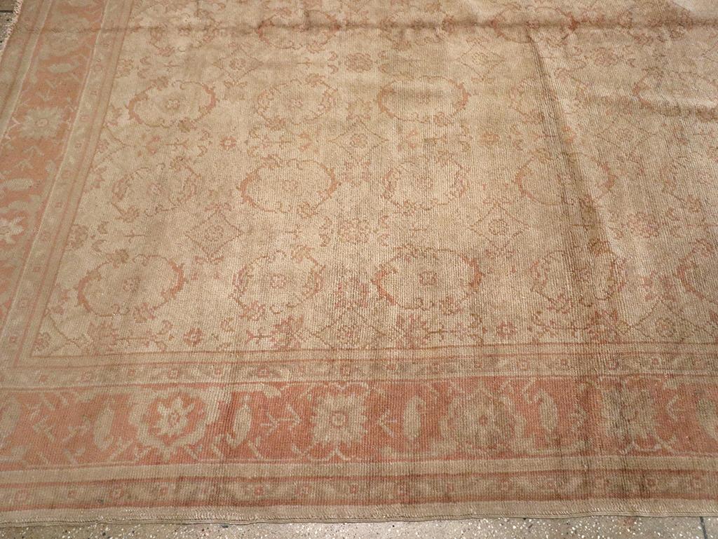 Grand tapis turc Oushak du début du 20e siècle Excellent état - En vente à New York, NY