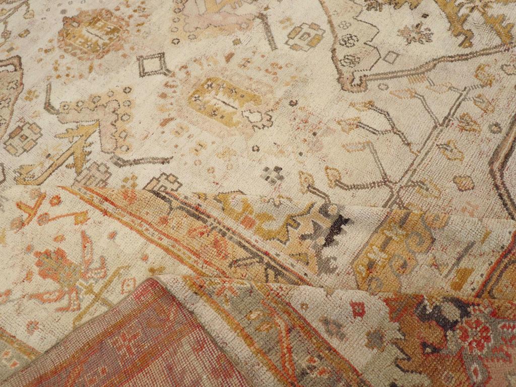 Early 20th Century Turkish Oushak Large Carpet For Sale 2