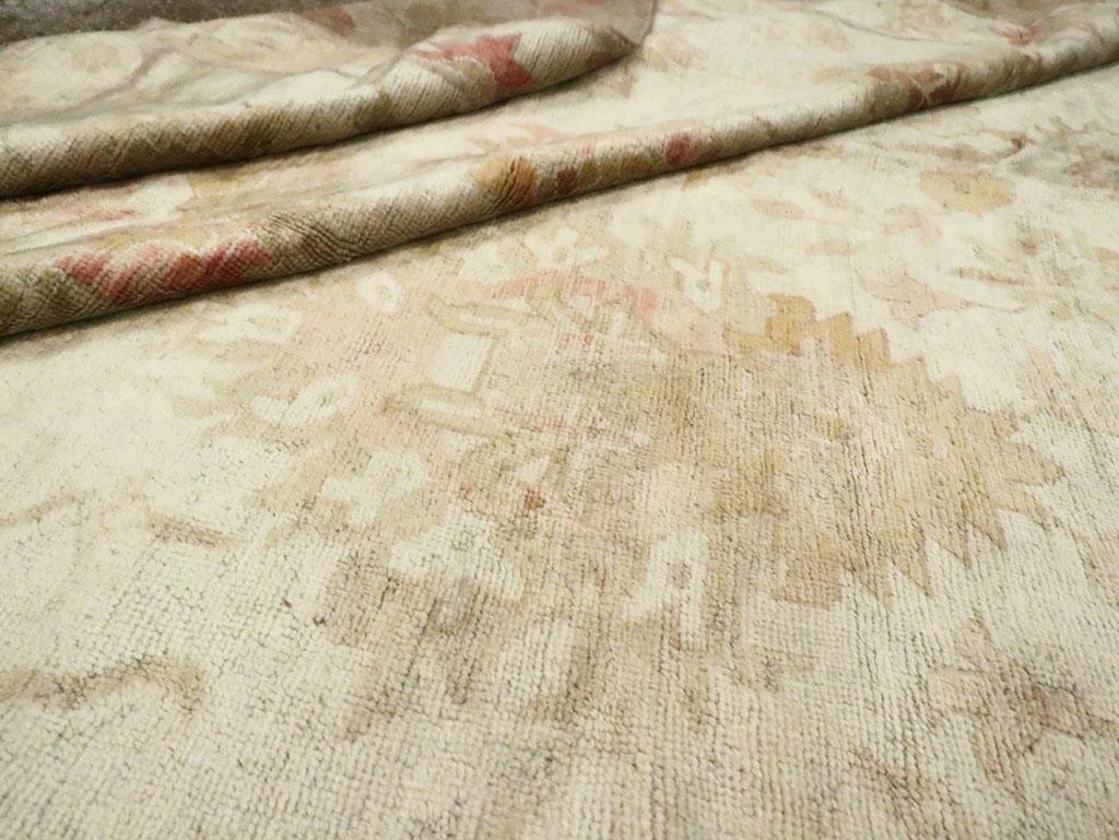 Early 20th Century Turkish Oushak Large Carpet For Sale 2