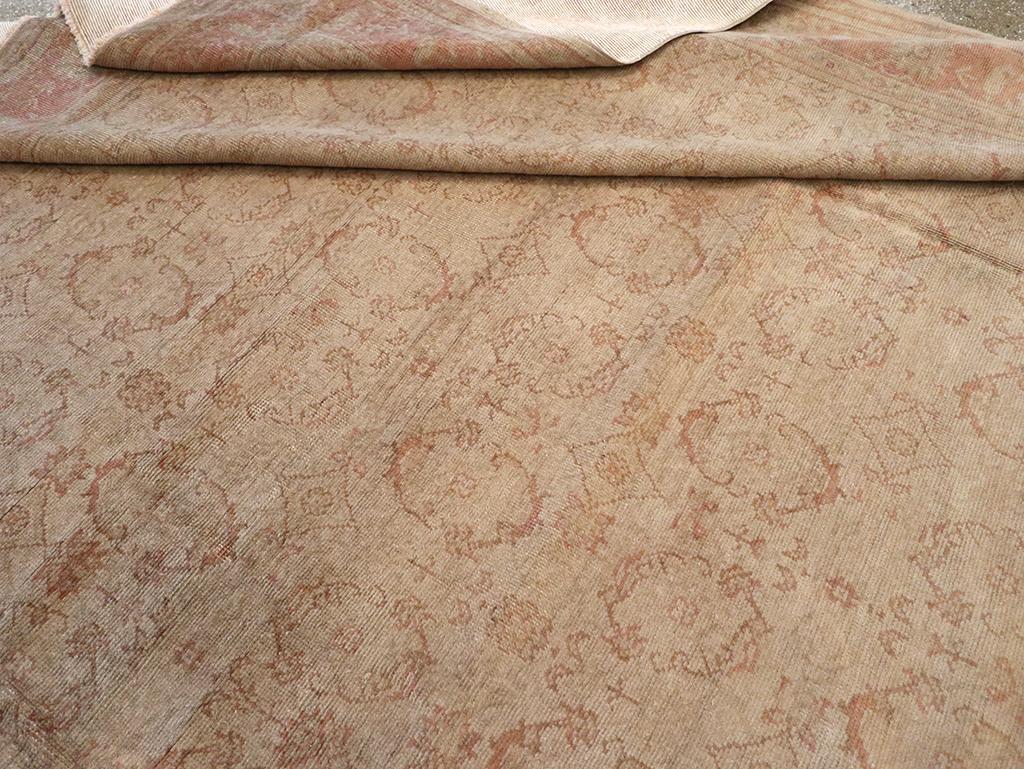 Grand tapis turc Oushak du début du 20e siècle en vente 1