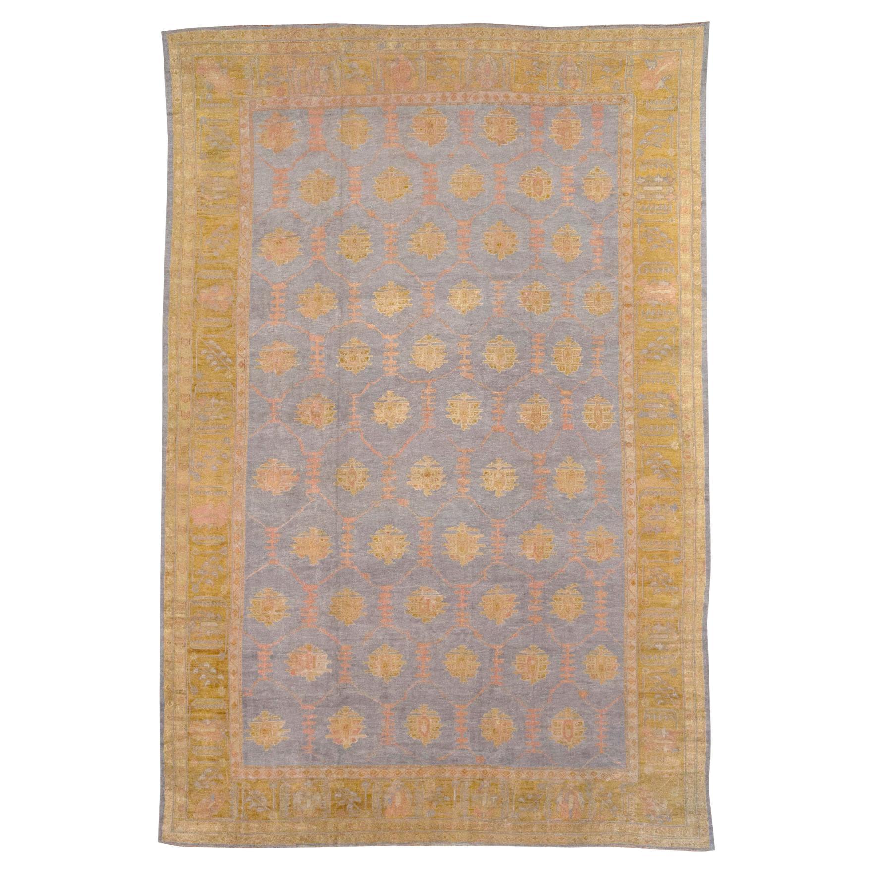 Early 20th Century Turkish Oushak Large Carpet For Sale
