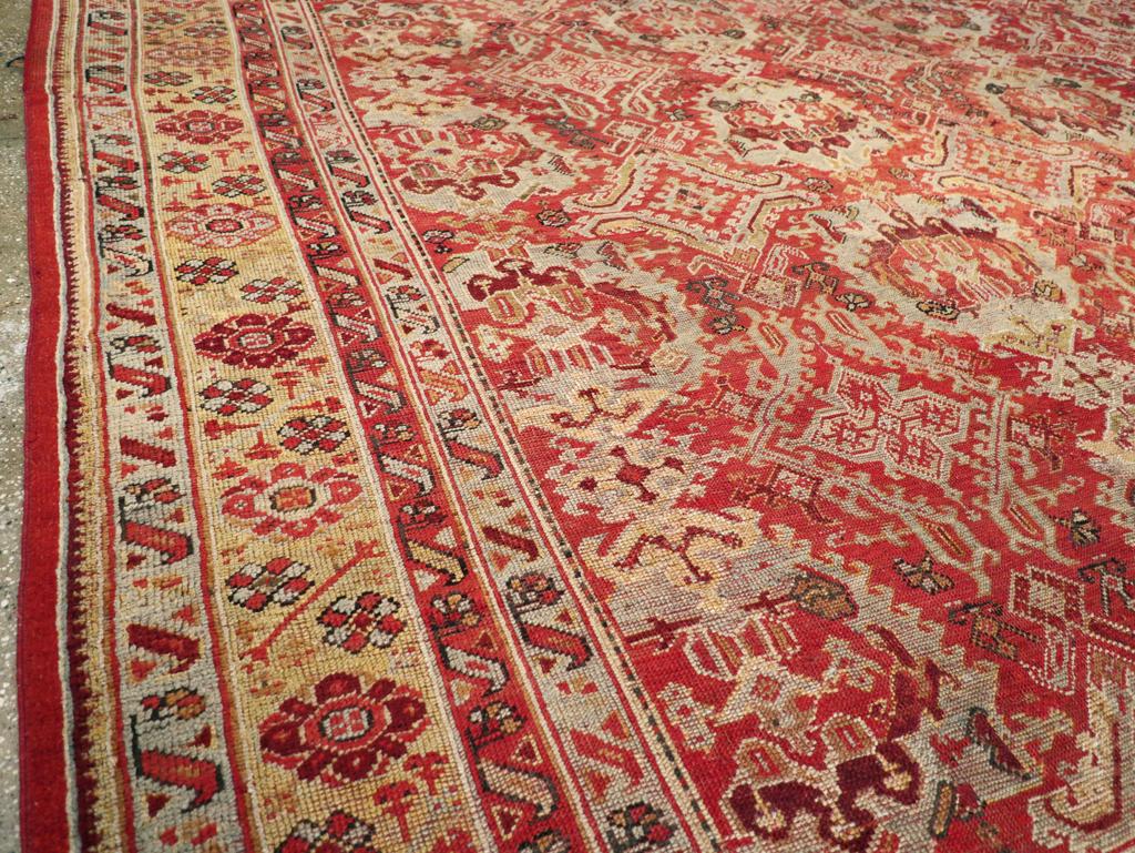 Alfombra turca Oushak de principios del siglo XX de gran tamaño para habitaciones Turco en venta