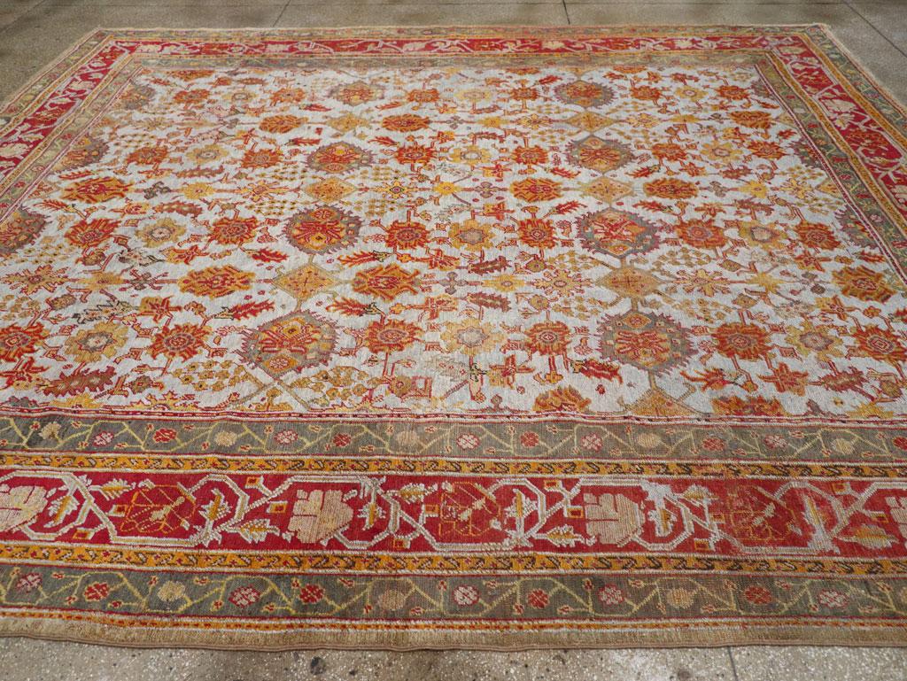 Early 20th Century Turkish Oushak Large Room Size Carpet In Excellent Condition For Sale In New York, NY