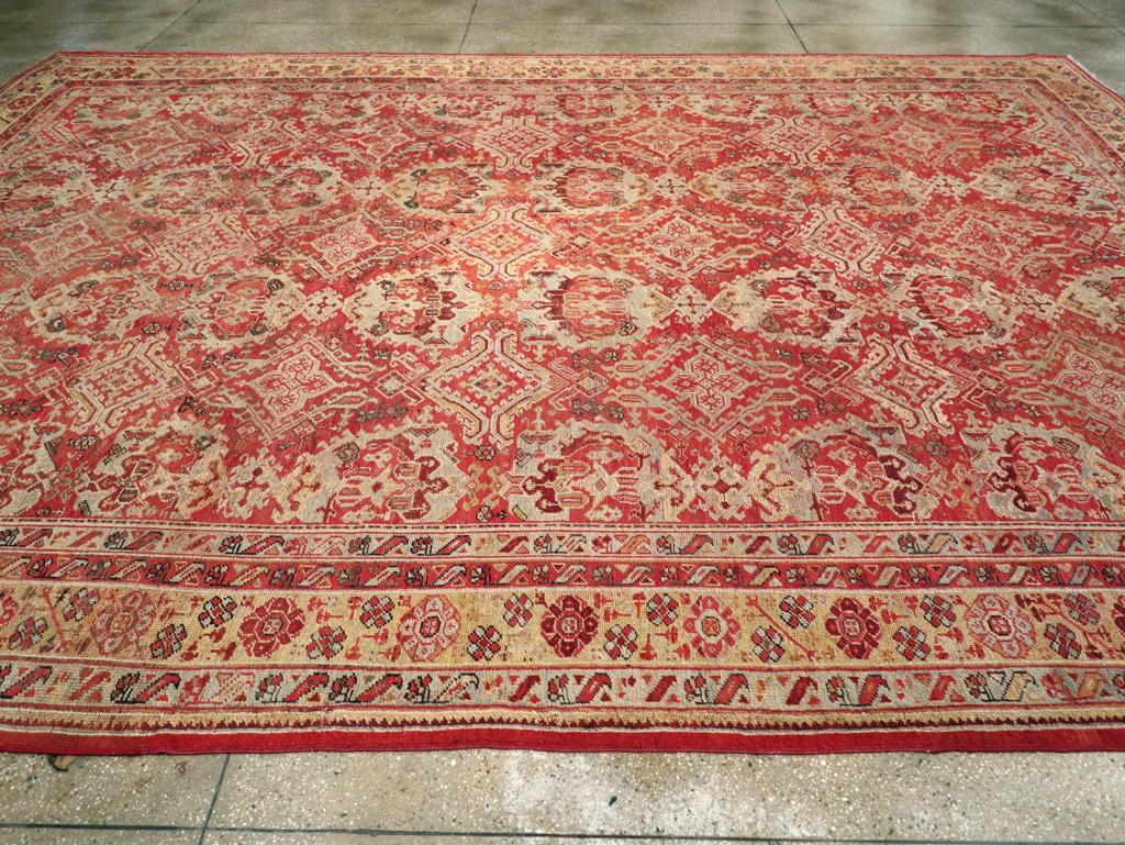 Alfombra turca Oushak de principios del siglo XX de gran tamaño para habitaciones Anudado a mano en venta
