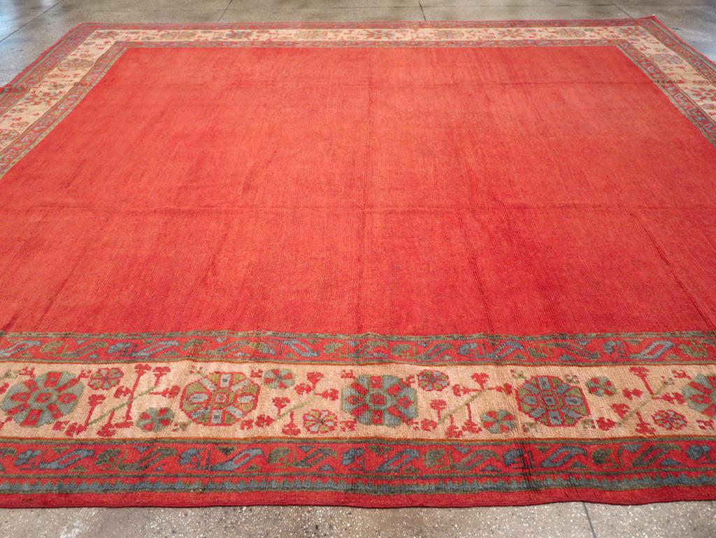 Early 20th Century Turkish Oushak Large Room Size Carpet In Excellent Condition For Sale In New York, NY