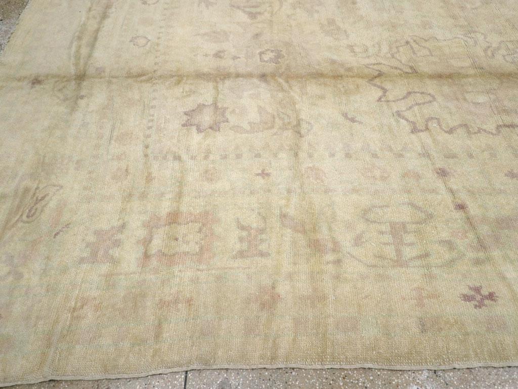Wool Early 20th Century Turkish Oushak Large Room Size Carpet For Sale