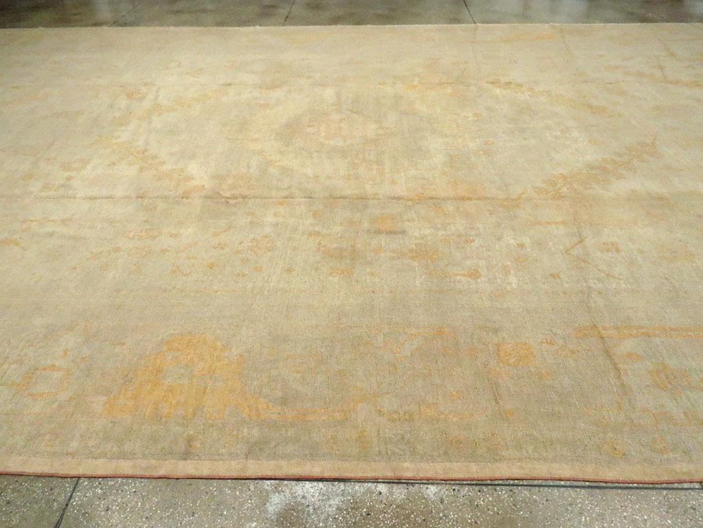 Early 20th Century Turkish Oushak Oversize Carpet In Excellent Condition For Sale In New York, NY
