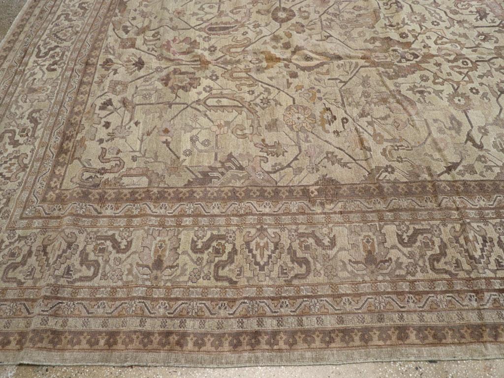 Tapis turc Oushak surdimensionné du début du 20e siècle Excellent état - En vente à New York, NY