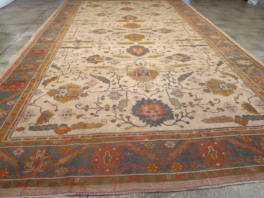 Early 20th Century Turkish Oushak Oversize Carpet For Sale 1