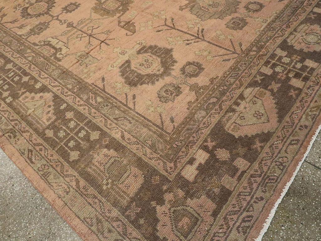 20ième siècle Tapis turc Oushak surdimensionné du début du 20e siècle en vente