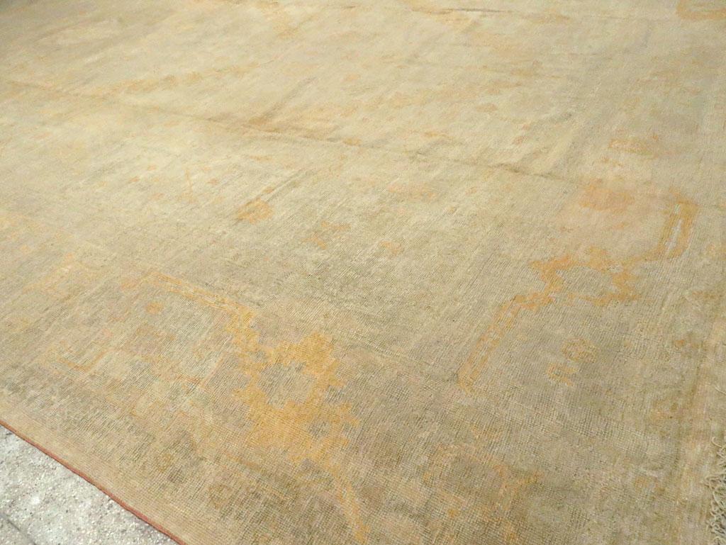 Early 20th Century Turkish Oushak Oversize Carpet For Sale 1